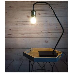 Lampa se zlatou žárovkou