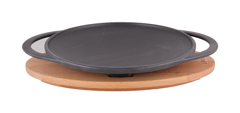 Litinová pánev "wok" 28 cm s dřevěným podstavcem